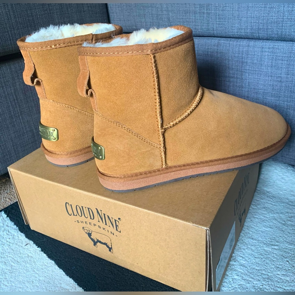 NEW Sheepskin Boots - NIB never worn Cloud Nine 11